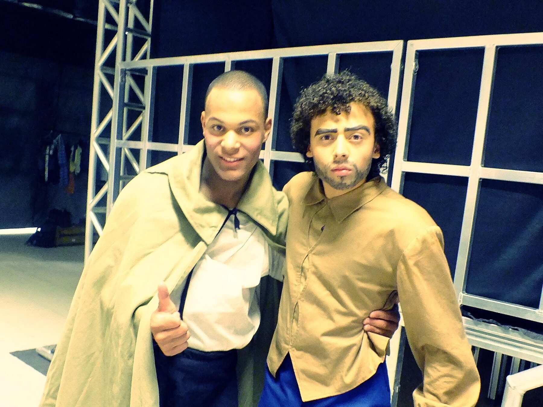 Mameluco no bastidor do teatro